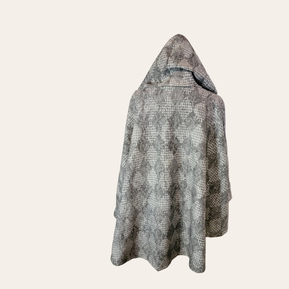 URBANOLOGY Plaid Hooded Cape Sweater Pure Essence Gray Poncho Ruana Size XS T38 - Picture 3 of 11